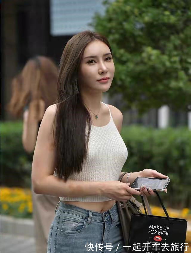 修身 牛仔裤搭配休闲有型,清凉修身显瘦,彰显成熟又有魅力