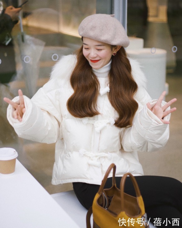 搭配|今年羽绒服“穿短不穿长”，搭配牛仔裤真洋气，搭配半身裙好高级