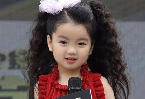 “我要赚钱养弟弟”,4岁的阿拉蕾被过度消费,如今长成了这样