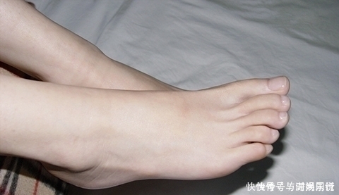 黑眼圈|女性开始衰老了，身体通常会发出6个“信号”，希望你一个也没有