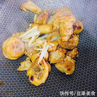 好吃|教你做土豆焖鸡，好吃不腻，每次做的都不够吃