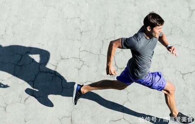 黑色食物|肾功能“不强”的男人，身体3处常会“汗如雨下”，希望你一个不占