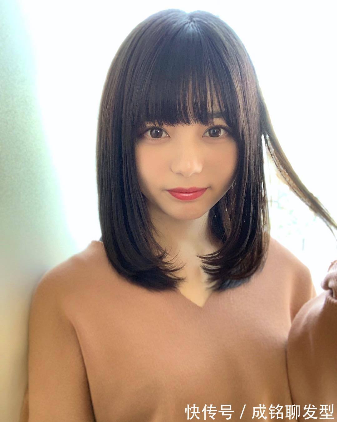 柔卷 换来换去,还是“锁骨烫”时髦,今秋流行的八款发型显脸小又减龄