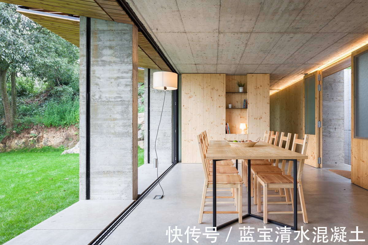 原木|西班牙原木与混凝土大宅,自然与质感的结合