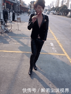 孩子|这是谁家的孩子?太会抢镜了!