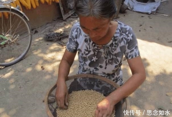 颈椎病|颈椎病脖子很不舒服？往枕头里放点“它”，颈椎病慢慢就好了