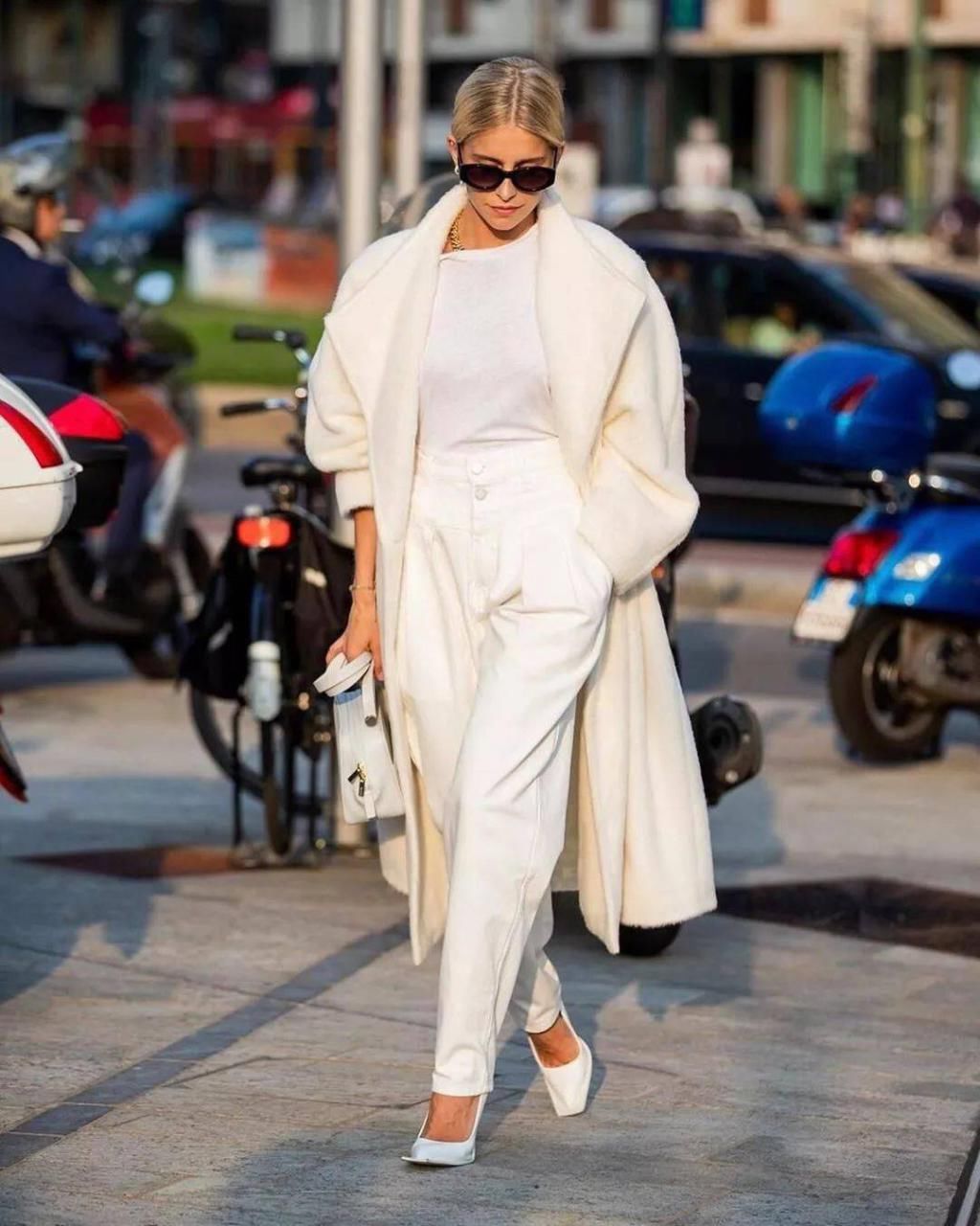  黑色|比驼色显白，比黑色高级，大衣今年流行这5个颜色！