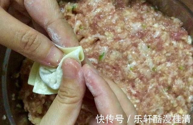 云吞皮|教你包馄饨，沾点水，一捏就好，下锅不破皮