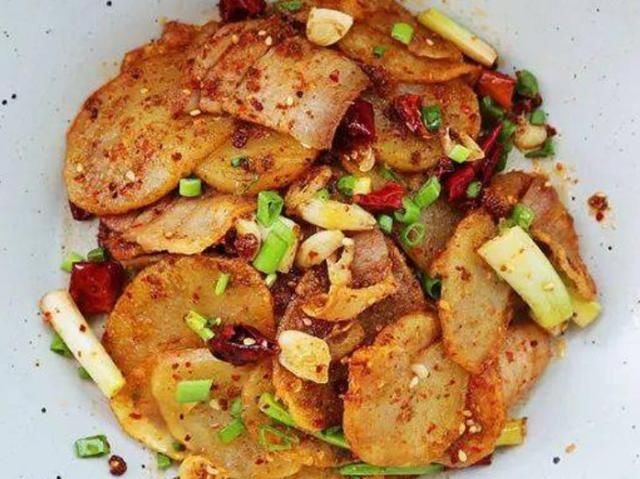 土豆这样做太好吃了,香辣过瘾,喷香下饭,比吃肉还带劲