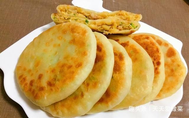 大白菜|一棵白菜,两碗面,烙出皮薄大馅,香喷喷的白菜饼,真香