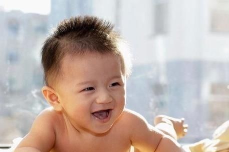 睡眠时间|为什么外国人长得又高又壮?网友:每天喝不少牛奶, 能不高吗