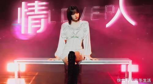 蔡徐坤 青你3开播,Lisa联动蔡徐坤舞台,而有的训练生镜头不简单