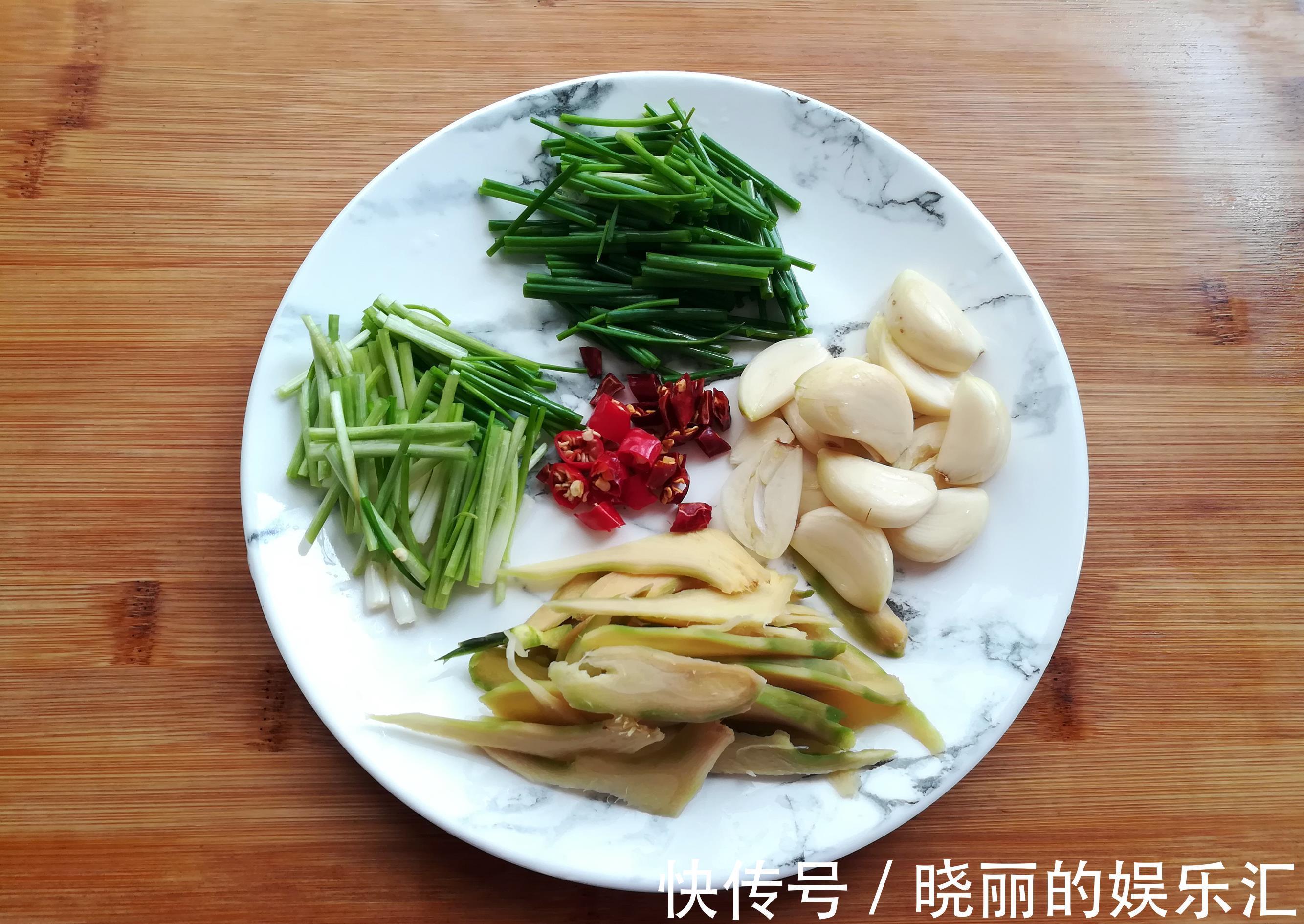 香菇|鸡肉别总是煮汤,加点料,香辣可口清爽不油腻,端上桌就抢光了