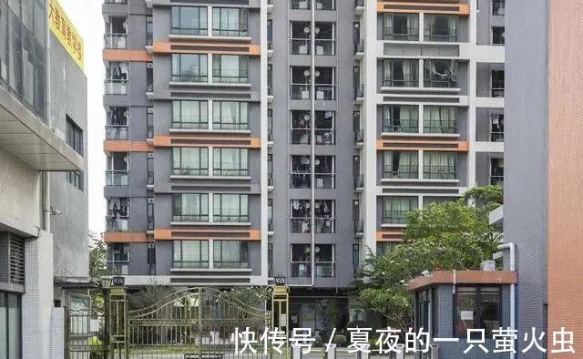 无框|阳台还可以这么封?邻居家阳台窗户连框都没有,看上去和没封一样