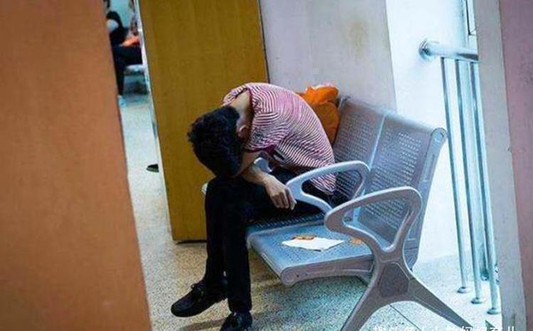 泪人|进入产房前,婆婆偷偷塞给医生一张纸条,得知内容后产妇哭成泪人