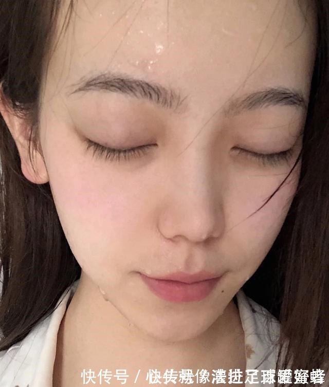 护肤品 脸上出现这4点“征兆”,说明你该好好护肤了,很多人都有!