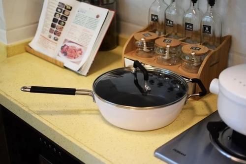 厨房好伙伴 一锅多用 知吾煮平底炒锅