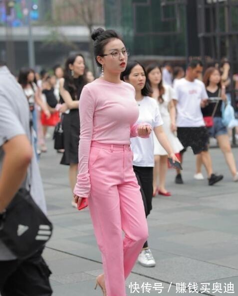 雅致 减龄雅致的裤装穿搭,粉色系搭配气质女生都喜欢!