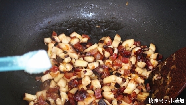 面食|不会捏包子可以试试此款面食,馅料丰富很营养,越嚼越香吃不腻