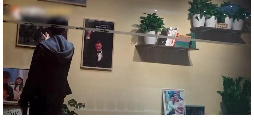 張晉讓陳小春別抱張智霖了來(lái)救他