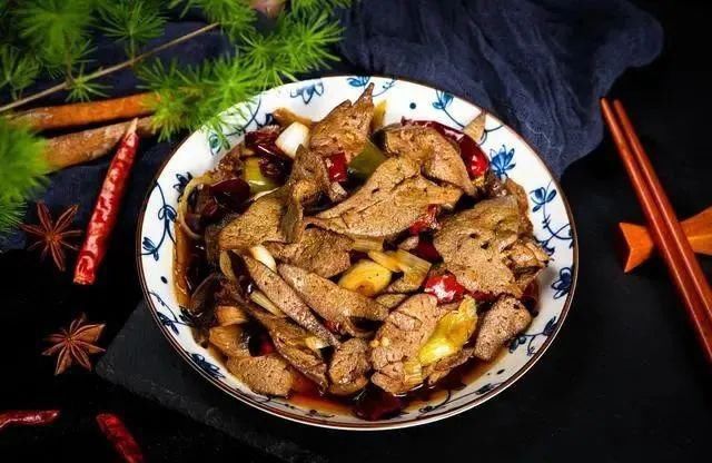  高血压|四类常见食物，或是高血压的“诱因”，看看你爱吃吗？