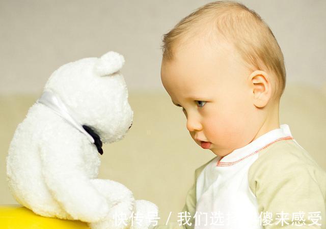 反射性|5个信号,暗示宝宝大脑发育很棒,看看你家孩子中了几个