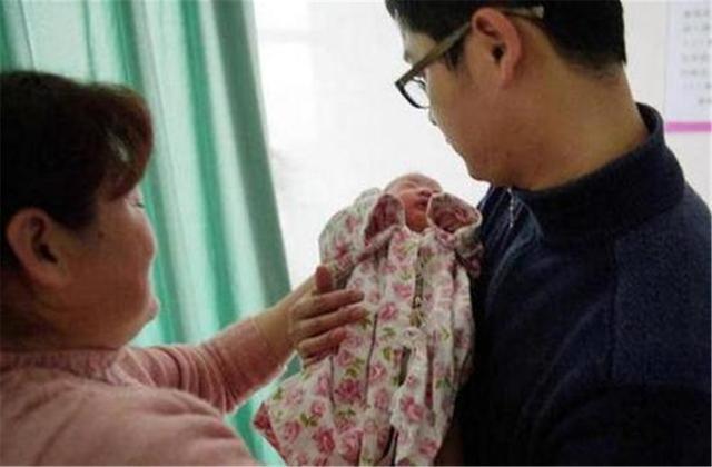 宝妈|爸爸跟风给女儿取名“子怡”,娃上学后被嘲笑,宝妈:倒过来念念