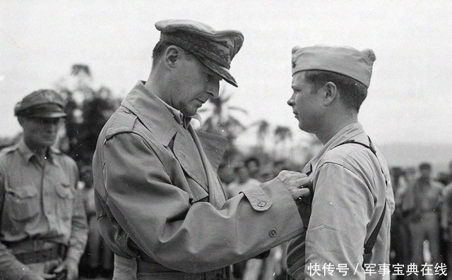 美菲联军|麦克阿瑟撤守巴丹半岛运气有多好？日军精锐师团调走，成抗战英雄