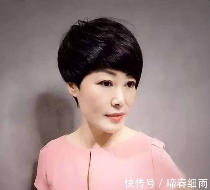 发量 55岁的女人适合留短发吗?有哪些值得推荐的短发发型吗?