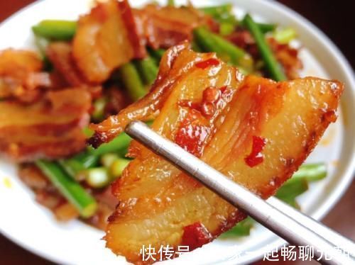 腌制|腊肉炒好嚼不动?下锅前多做2步,腊肉炒好又香又好嚼,不腻口