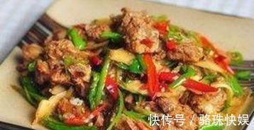 彩椒|美食推荐姜爆回锅排骨，香辣盐菜鱿鱼，蒜香大虾，青椒炒鸡蛋