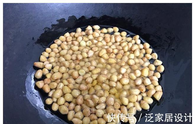 花生米|油炸花生米,可别直接下油锅,牢记两个小技巧,放10天还嘎嘣脆