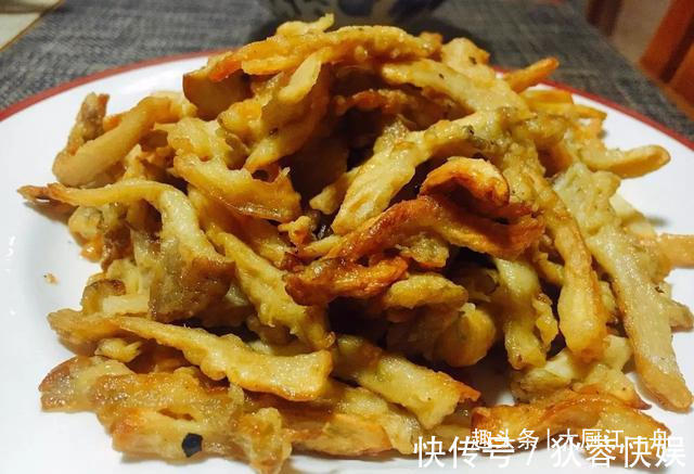正确做法|椒盐蘑菇要不要焯水，很多人做错了，难怪不酥脆，教你正确做法