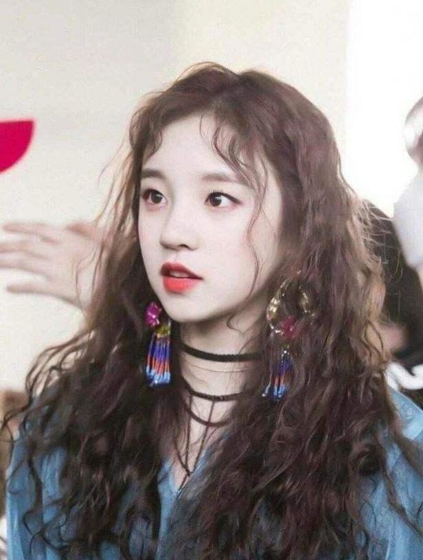 脸型 不管多大年纪的女人,这4种发型尽量少弄,不仅像大妈还伤发