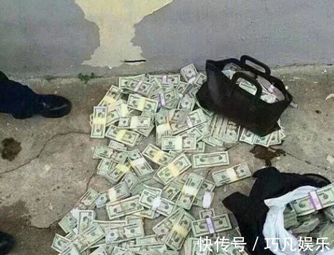 |笑话老公在低头算账洗碗一个月下来,一百五,拖地一个月五十