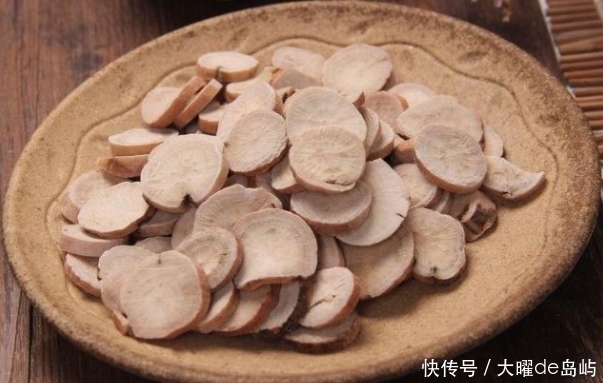 妇科中医:女人过了45岁,常用3种食材泡水喝,养子宫、延缓衰老