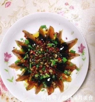 在做凉拌皮蛋时,9个成年人没有添加“它”