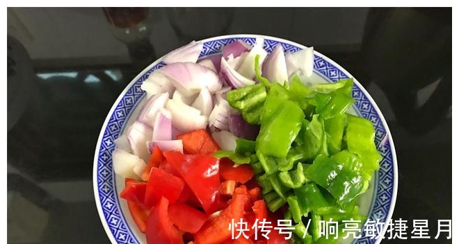 下饭|三汁焖锅想要好吃，酱汁是关键，学会秘制做法，鲜香入味又下饭！