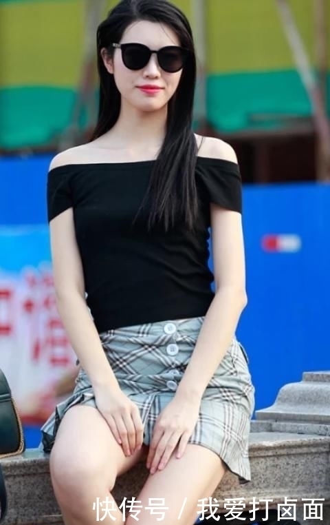 魅力|辣妈一字肩格子裙,清爽又减龄,魅力混搭风