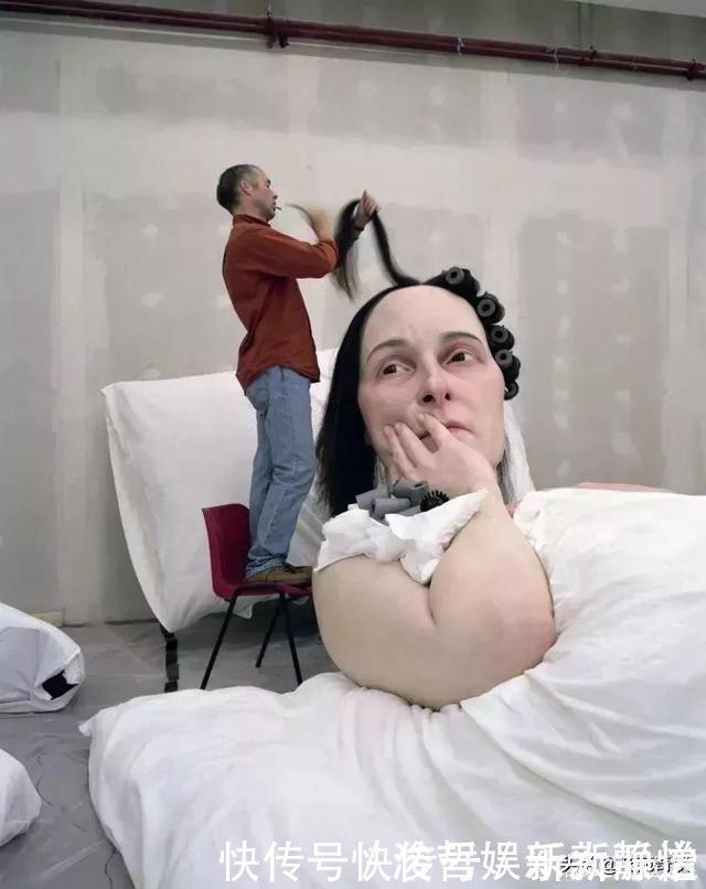 人物|巨型超写实人体雕塑,庞大而又逼真,网友:真怕他们动起来