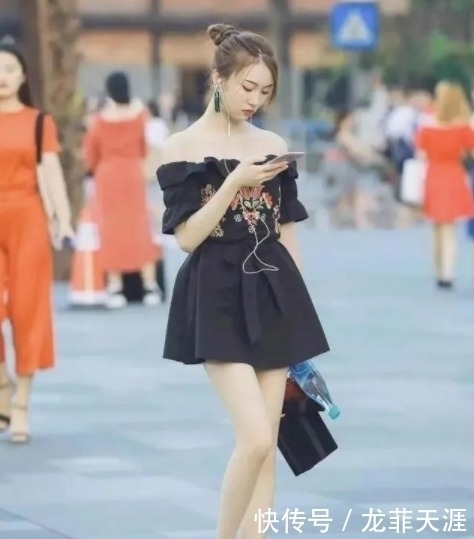 街拍美图:时尚亮眼的小姐姐,韵味十足的裙装打扮,魅力四射!