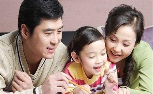 独苗|面对刚出生的“独苗”，姥爷和爷爷凝视半小时，网友：非静止画面