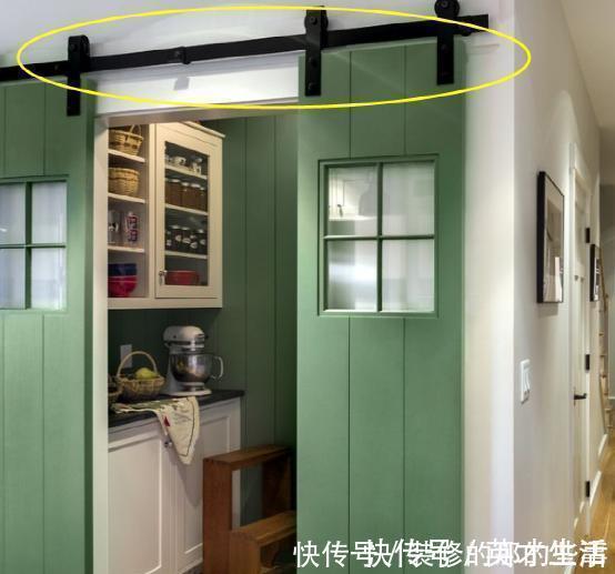 安装|越来越多人都装这种厨房门,比推拉门好10倍,真想回家砸了重装