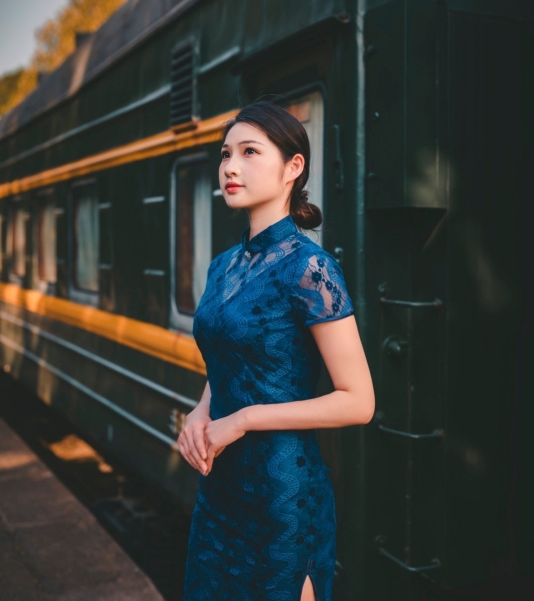 钓舟!诗·十首丨纤腰善舞东风里,眉眼犹能泊钓舟