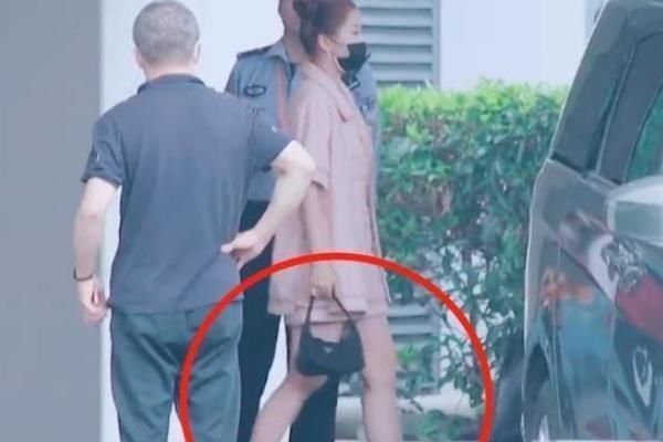 女团|青2虞书欣出门被抓拍,失去了节目滤镜后,小粗腿引网友热议