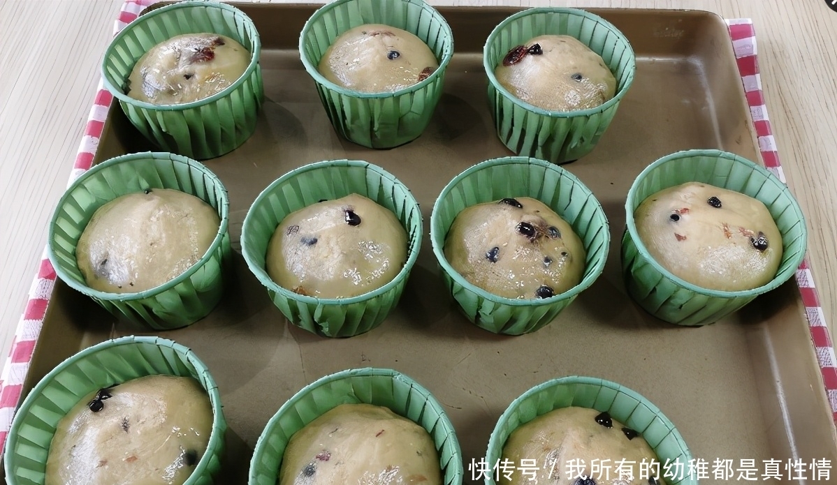 在家做一款西式甜点,味道比蛋糕店的还好吃,大人小孩都爱吃