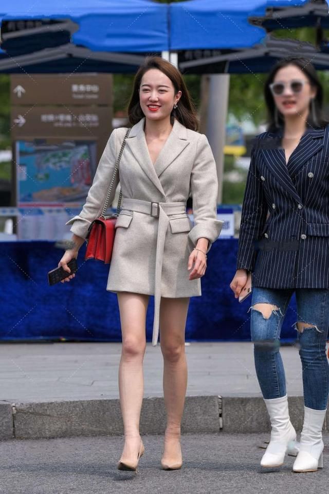 西装外套+短裤，巧变西服裙，打造潇洒干练的职场穿搭