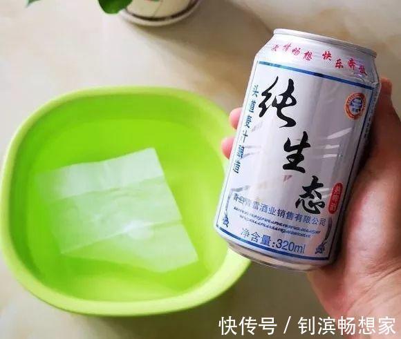 绿萝吊兰就好“一口酒”，2周喝上一杯，叶子翠绿、新芽挤爆盆