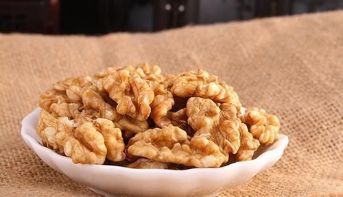 头发|头发提前变白不要怕,常吃这3种食物,让头发变得更加乌黑亮丽