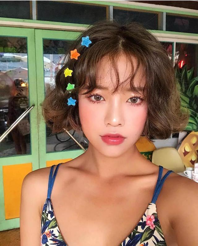 羊毛卷 真正会打扮的女人,通常会留的“5种”发型,轻松遮盖发际线问题